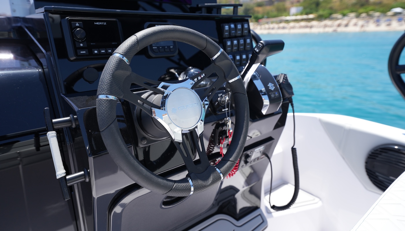 ranieri international 255 SL  helm