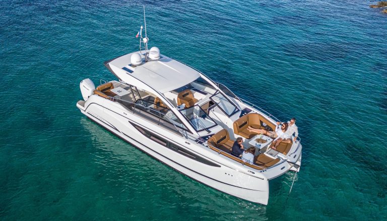 Four Winns TH36 photo