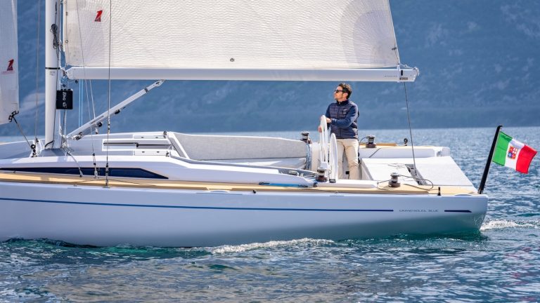 Grand Soleil Blue photo